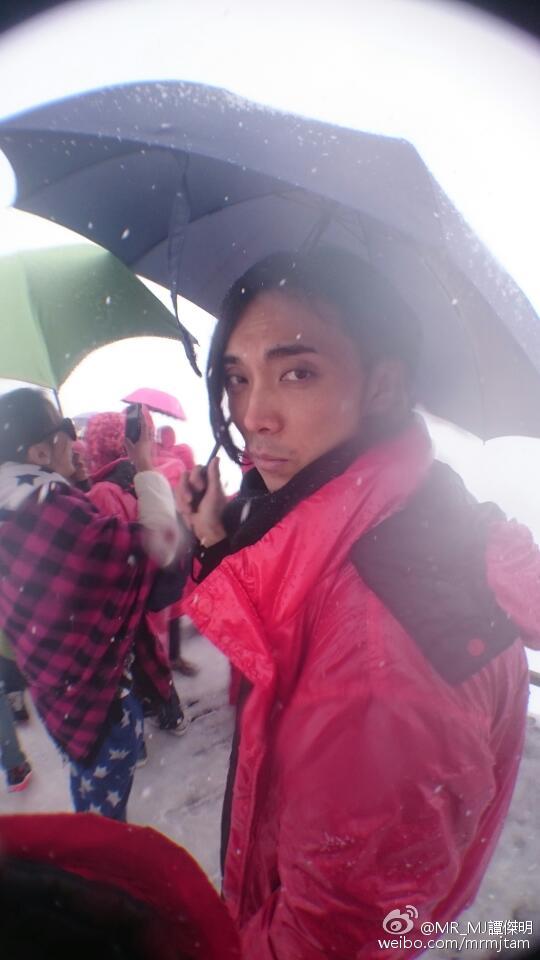 梁姓演員，從無(wú)名到舞臺(tái)之星，自信與成就感的蛻變之旅