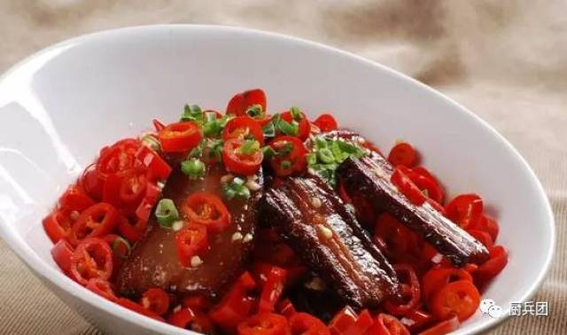 熱門(mén)暢銷(xiāo)菜品探秘，小巷美食秘境的誘人魅力